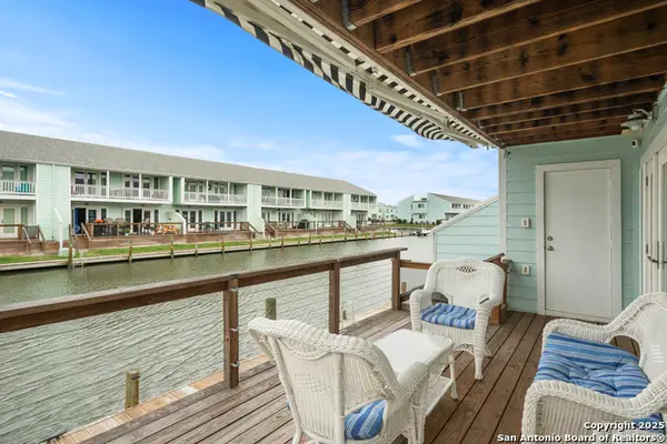 706 Lauderdale Dr #706, Rockport, TX 78382