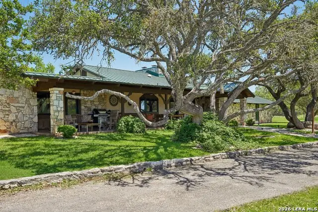 722 W Lacey Oaks Parkway, Kerrville, TX 78028 - #1