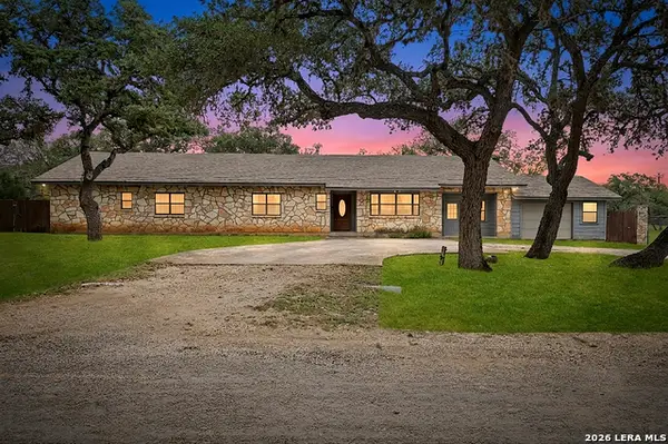 165 Settlers Cir, Bandera, TX 78003