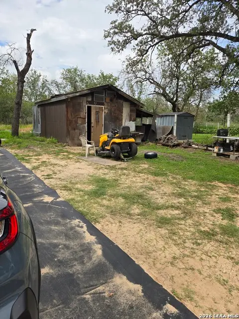 270 Camelot Ln, San Antonio, TX 78264