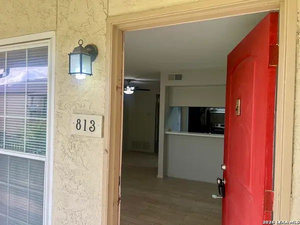8702 Village Dr #813, San Antonio, TX 78217