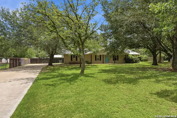 111 Deer Run, Pleasanton, TX 78064