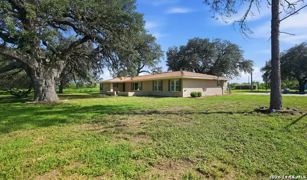 955 S Highway 37 Access, George West, TX 78022