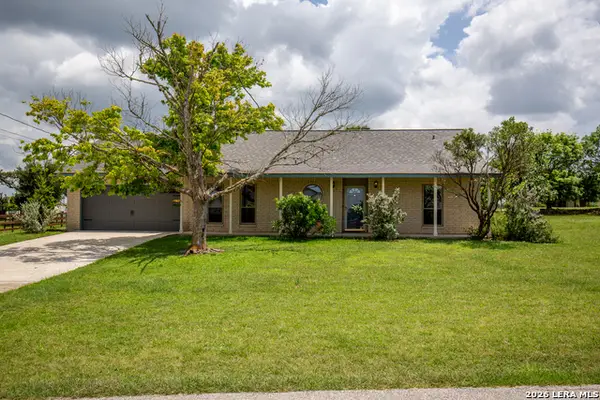 182 Glenvalley Cir, Bandera, TX 78003