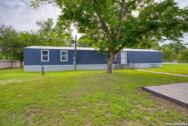 111 W Mahaffey St, Uvalde, TX 78801 - #2