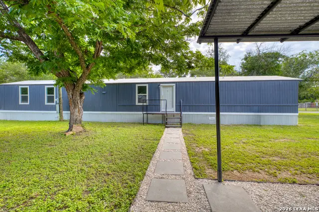 111 W Mahaffey St, Uvalde, TX 78801 - #3