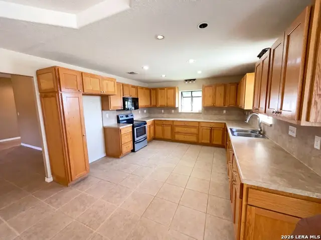 1014 Avenue I, Poteet, TX 78065 - #3