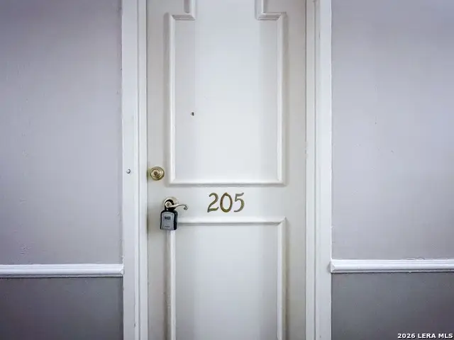 7039 San Pedro Ave #205, San Antonio, TX 78216 - #3