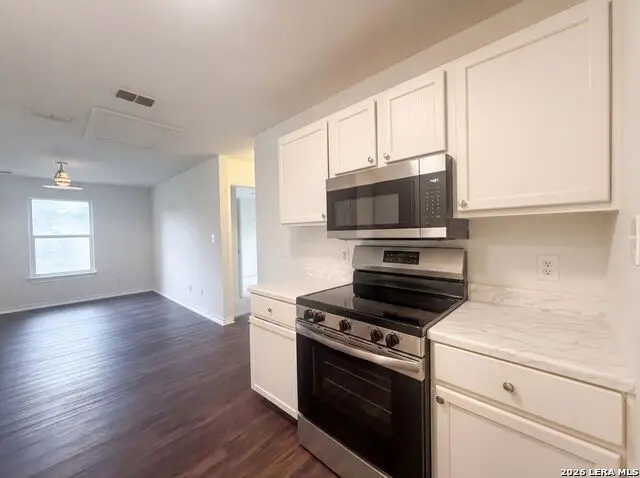 721 Roosevelt Dr, Seguin, TX 78155 - #2