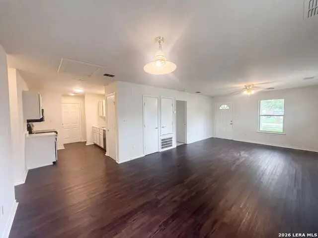 721 Roosevelt Dr, Seguin, TX 78155 - #3