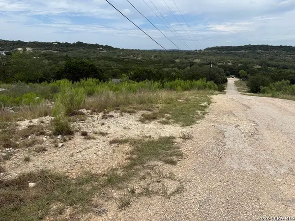 391 Iroquois Trl, Bandera, TX 78003