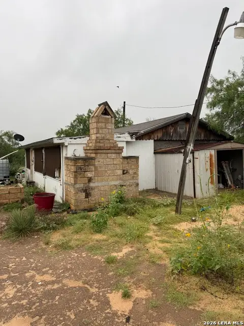 512 Community Rd, Carrizo Springs, TX 78834 - #2