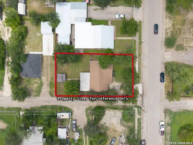 221 N Crisp St, Uvalde, TX 78801 - #2
