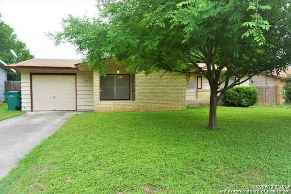 202 Brenda Dr, Converse, TX 78109