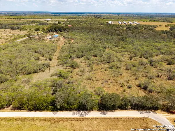 211 Halm Rd, Seguin, TX 78155
