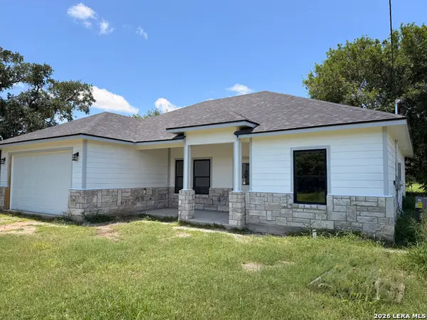 903 E Bowie St, Beeville, TX 78102