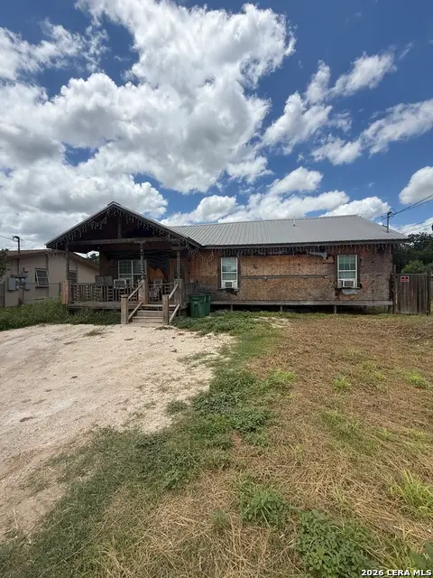 204 W Lake St, Crystal City, TX 78839