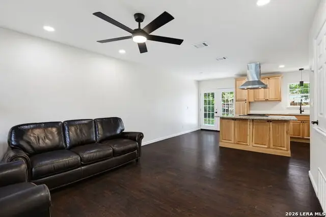 207 Dresden Dr, San Antonio, TX 78213 - #2