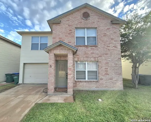 5 Stallion Hls, San Antonio, TX 78238