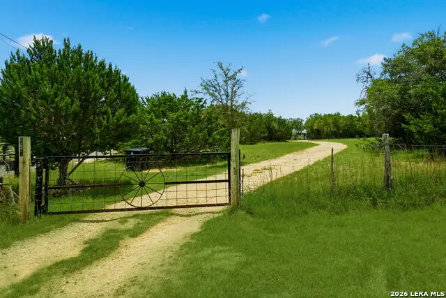 957 Deer Forest Dr, Pipe Creek, TX 78063 - #3