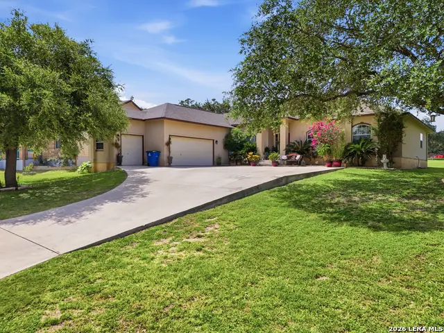 612 Jack Nickolaus Dr, Devine, TX 78016 - #1