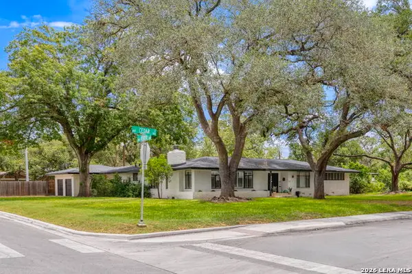 906 E Cedar St, Seguin, TX 78155