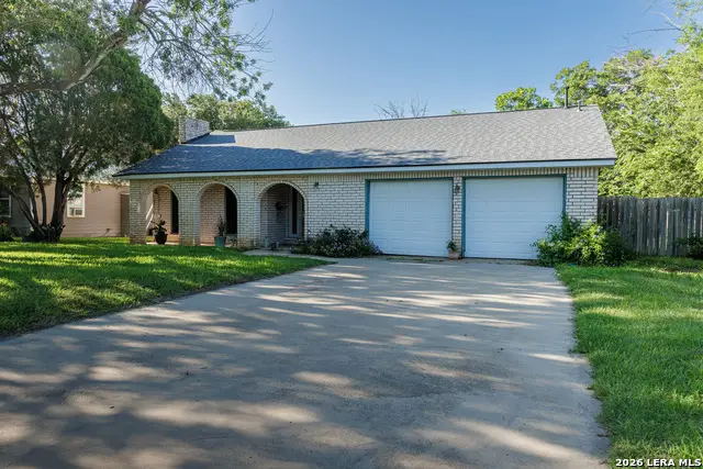 1107 E San Antonio St, Pearsall, TX 78061 - #1