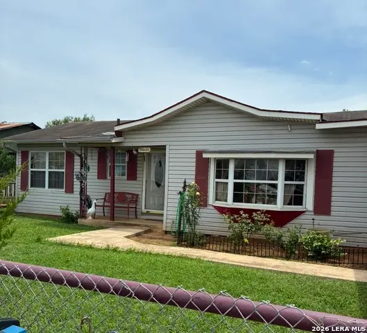 323 E White St, Dilley, TX 78017