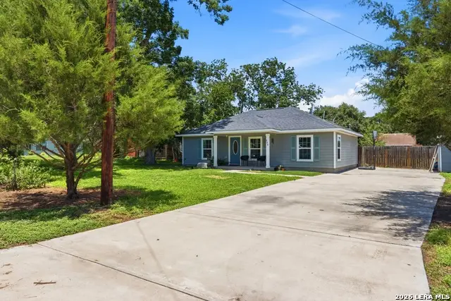 554 W Austin, Luling, TX 78648 - #1