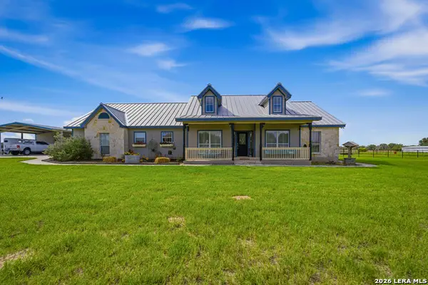 247 S Palo Alto, Floresville, TX 78114