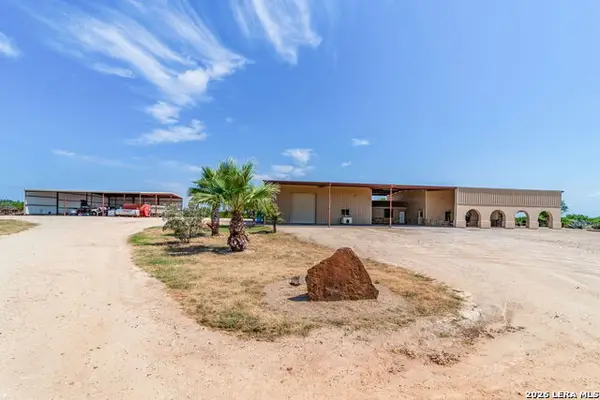 548 Franklin Ln, Yancey, TX 78886