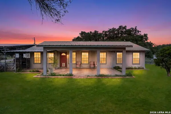 1892 N Thunder Creek Rd, Utopia, TX 78884