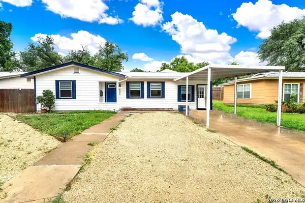 1405 25th St, Hondo, TX 78861