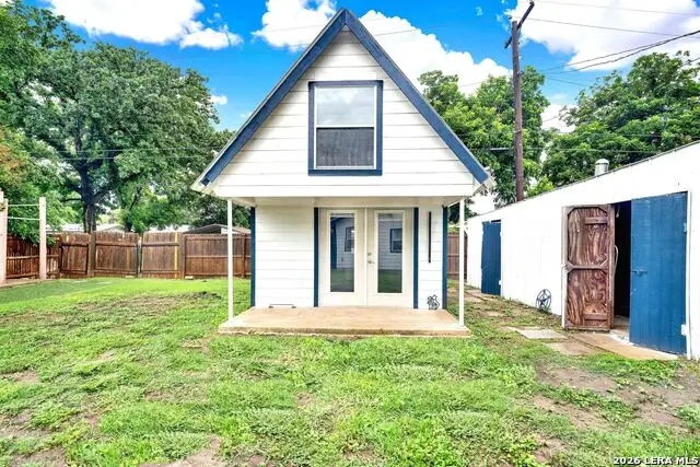 1405 25th St, Hondo, TX 78861 - #2