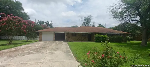 807 Elizabeth, Seguin, TX 78155