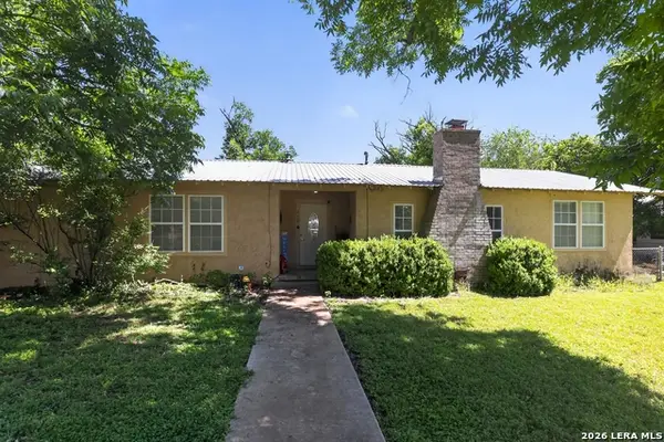 210 W Redbud St, Junction, TX 76849