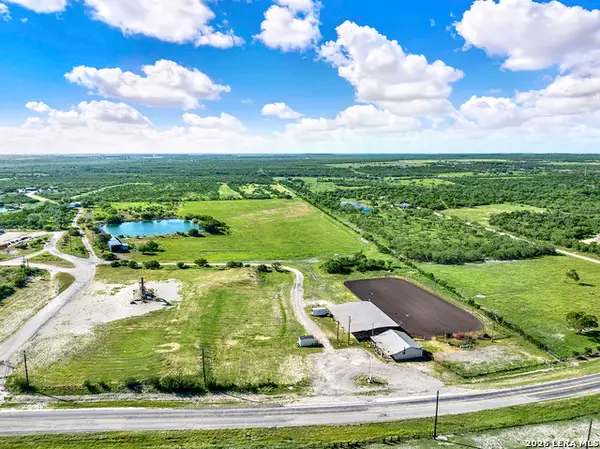 8809 Fm 791, Falls City, TX 78113