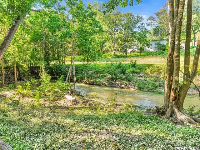 406 Irons St, Boerne, TX 78006 - #1