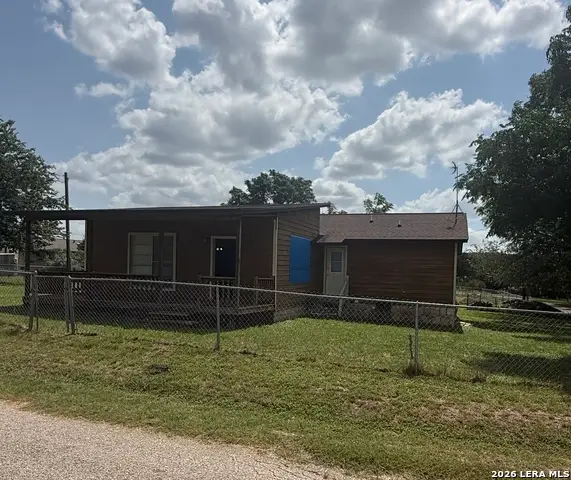 149 Live Oak Ln, Lakehills, TX 78063