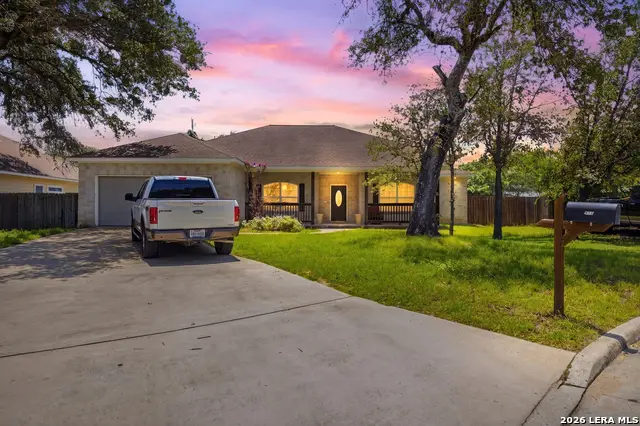 313 Howard Dr, Devine, TX 78016 - #1