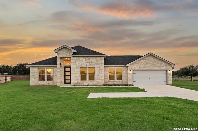 100 W Medium Meadow Dr, Lytle, TX 78052 - #1