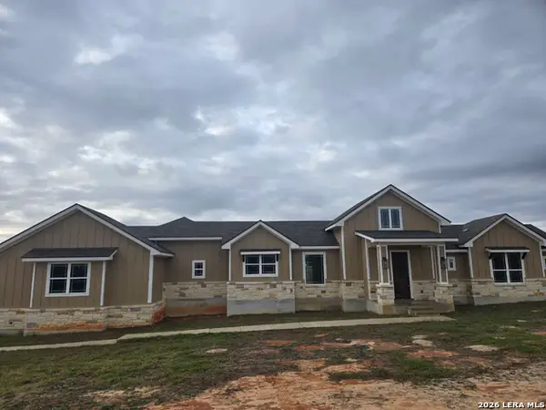 120 Summer Meadow Dr, La Vernia, TX 78121