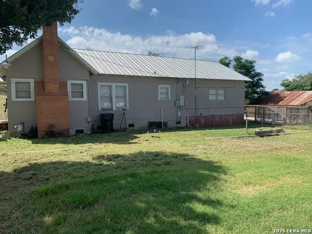 502 Bowman Ave, Devine, TX 78016 - #3