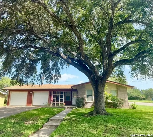909 Toledo St, Beeville, TX 78102 - #1