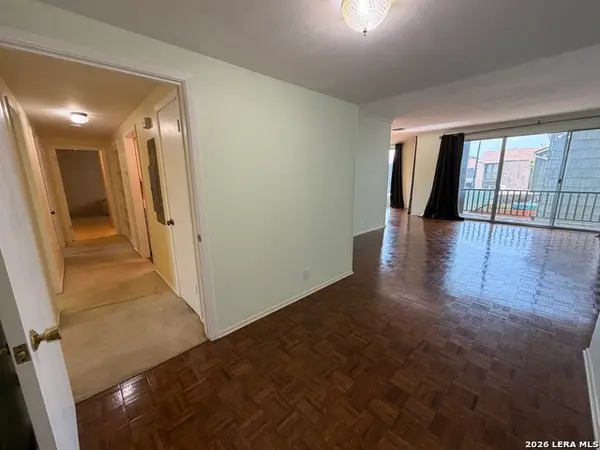 3678 Hidden Dr #905, San Antonio, TX 78217