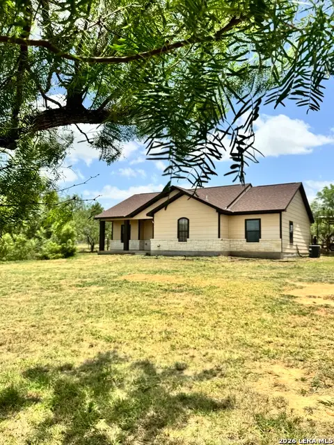 141 County Road 2667, Devine, TX 78016 - #1