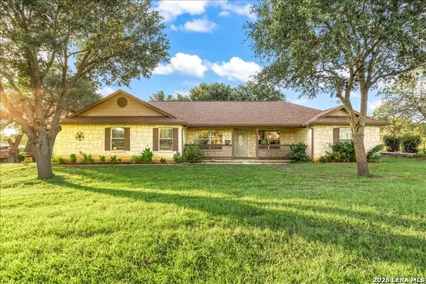 155 Country Gdns, La Vernia, TX 78121