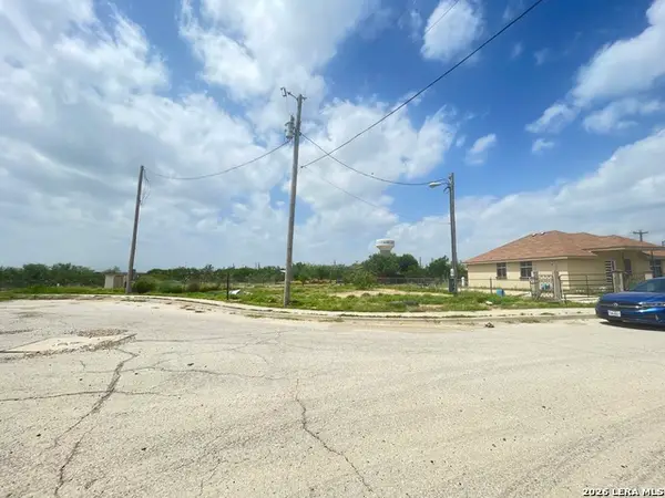 156 Laguna C, Eagle Pass, TX 78852
