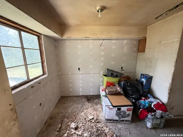318 Sterling St, San Antonio, TX 78220 - #3