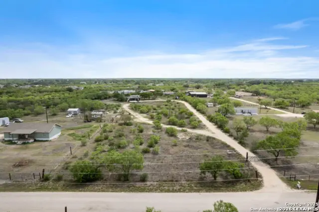 255 County Road 467, Hondo, TX 78861 - #3